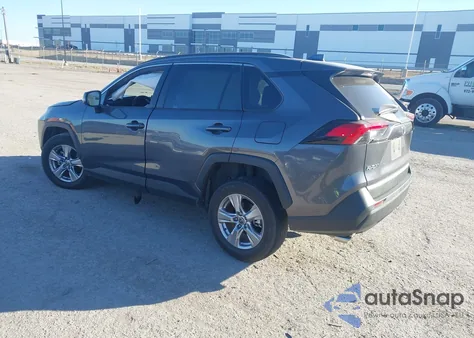 2022 Toyota Rav4 Xle z USA, uszkodzony, nr VIN 2T3W1RFV4NC193627